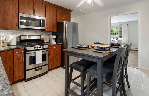 Middletown House | Beautiful Newport Home - The Cottage At Restmere, South
