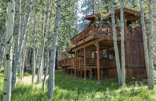 Truckee House | Beautiful Northstar lodge with private hot tub, perfect for families