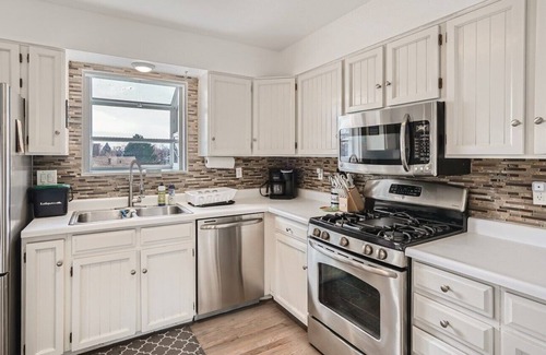 Lafayette House | Beautiful Oasis - Dog Friendly House!