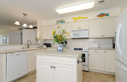Shell Island Condo | Beautiful oceanfront condo in Ocean Dunes!