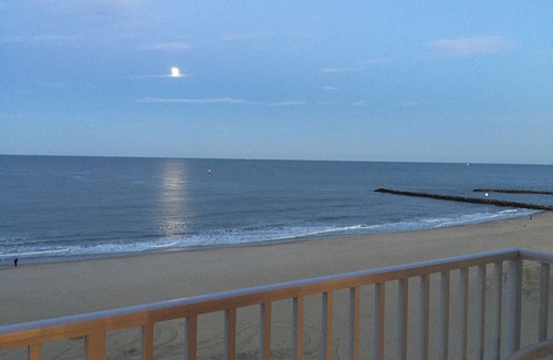 Northeast Virginia Beach Condo | -Beautiful Ocean Front Condo, Ocean View From Every Room, Pool+Roof Top Sundeck-