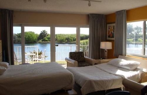 Pompano Beach Resort | Beautiful Ocean resort. Relaxing and quiet. Pompano Beach, Florida.