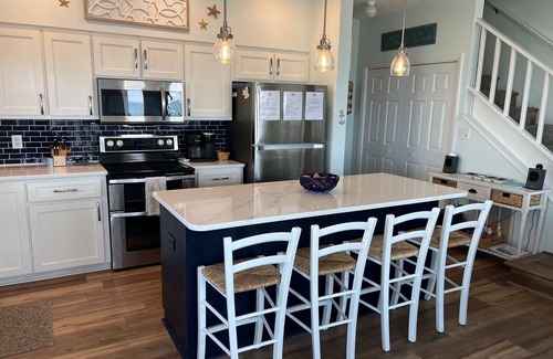 Emerald Isle House | BEAUTIFUL OCEANFRONT with gorgeous views! 2 king beds, 3 queen beds and 4 twins.