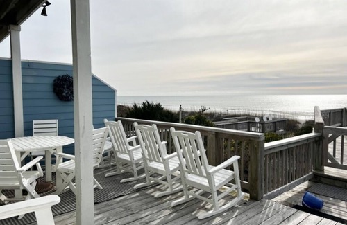 Emerald Isle House | BEAUTIFUL OCEANFRONT with gorgeous views! 2 king beds, 3 queen beds and 4 twins.