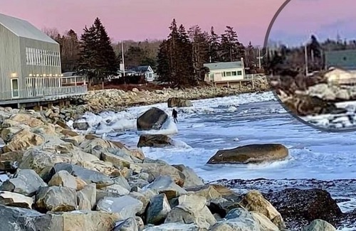 Summerville Centre House | Beautiful Oceanfront home steps to Summerville beach