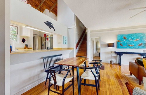 Maunaloa House | Beautiful oceanfront condo with lanai, pool, beach access, & washer/dryer
