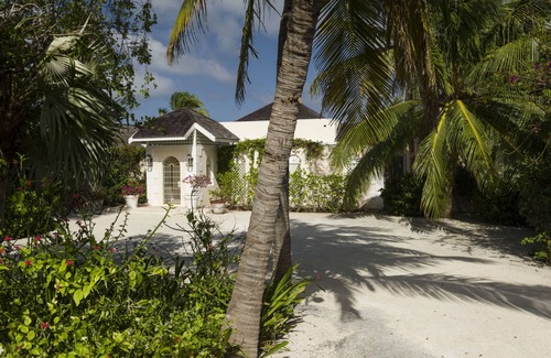 Savannah Sound House | Beautiful Oceanfront House with Swimming-pool