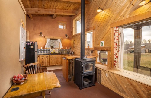 Spearfish Cottage | Beautiful Off-Grid Living @ Granny Flats