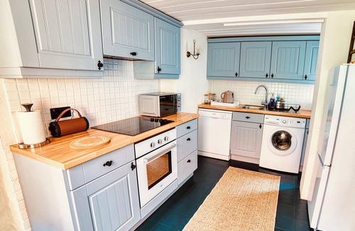 Eastbourne Cottage | Beautiful old Cottage near the sea now booking for Winter