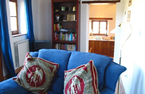 Spedalicchio Apartment | Beautiful old stone farmhouse with pool in Umbrian hills