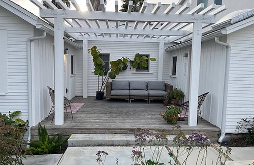 Venice House | Beautiful One-Bedroom Bungalow in Venice