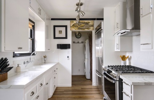 Venice Apartment | Beautiful one bedroom 1 1/2 blocks from Venice beach
