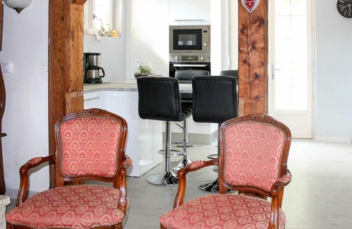 Auriac-du-Perigord Villa | Beautiful private villa for 6 guests with private pool, WIFI, TV, terrace and parking