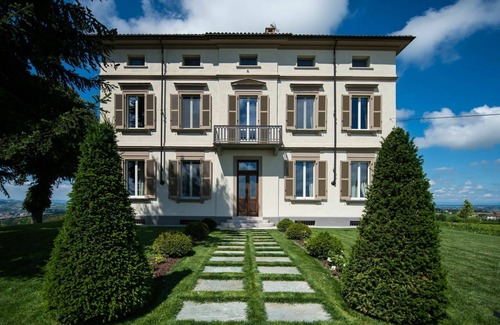 Costigliole d'Asti Villa | Beautiful private villa for 12 people with A/C, WIFI, private pool, TV, patio and panoramic view