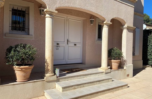 Boulouris-sur-Mer Villa | BEAUTIFUL Paladian-style VILLA close to Boulouris beaches and shops
