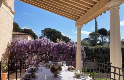 Boulouris-sur-Mer Villa | BEAUTIFUL Paladian-style VILLA close to Boulouris beaches and shops