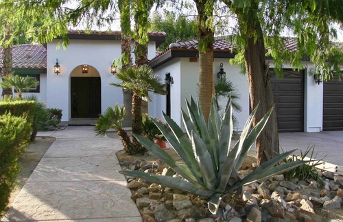 Palm Springs House | Beautiful Palm Trees Retreat Ranch House