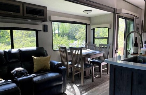 Mount Tremper House | Beautiful Park model RV on bank of Esopus Creek