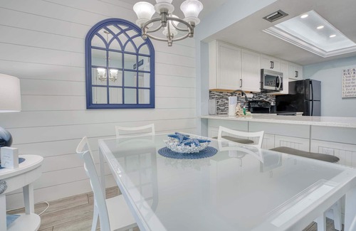 Park Shore Condo | Beautiful Park Shore Resort Condo Unit 113