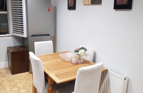 Eastbourne City Centre Apartment | Beautiful Parkview Apartment in Seaside Eastbourne