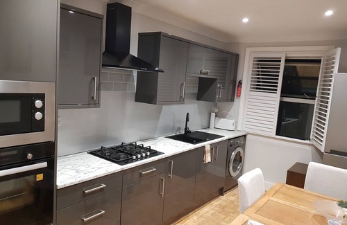 Eastbourne City Centre Apartment | Beautiful Parkview Apartment in Seaside Eastbourne