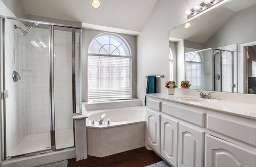 DeSoto House | Beautiful peaceful home in modern neighborhood with parks