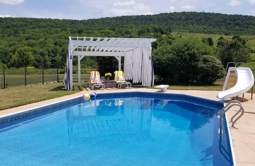 Cooperstown House | BEAUTIFUL PEACEFUL RUSTIC SETTING FOR 12+, Driving Range, Pool