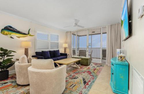 Fort Myers Beach Apartment | Beautiful Penthouse Condo - Corner Unit! condo