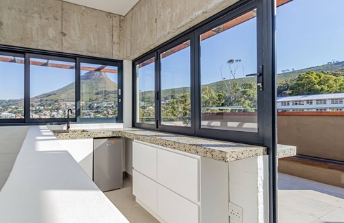 Schotsche Kloof Apartment | Beautiful Penthouse with Table Mountain Views & Pool (40 on L)