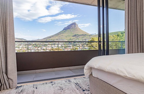 Schotsche Kloof Apartment | Beautiful Penthouse with Table Mountain Views & Pool (40 on L)