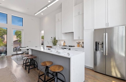 Knox - Henderson House | Beautiful Perfectly Located Deluxe 2 Bed Townhome