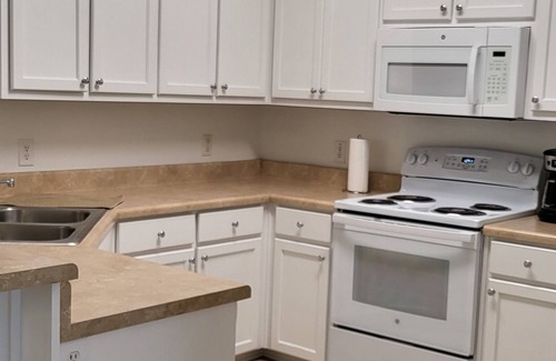 Gulf Breeze House | Beautiful Pet Friendly 4 bedroom, 2 Ba Home, 10 min to Beautiful Pensacola Beach