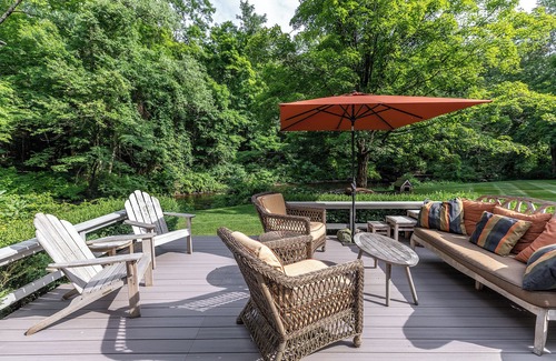 Lakeside House | Beautiful pet friendly riverfront vacation home on the Bantam River in Washington Depot