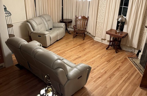 Adel House | Beautiful place to stay, short walk to our downtown filled with places to visit.