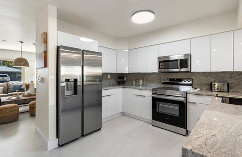 Central Corals House | BEAUTIFUL POOL HOUSE