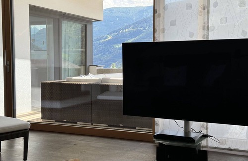 Landeck Villa | Beautiful private villa for 6 guests with WIFI, pool, TV, patio and panoramic view