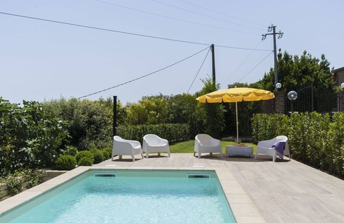 Lake Bracciano Villa | Beautiful private villa for 14 guests with private pool, A/C, WIFI, TV, patio and pets allowed