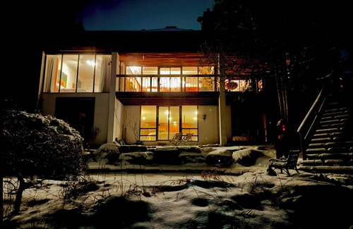 Adjala-Tosorontio House | Beautiful & Private Mid Century Modern Country-House on 10 Acres near Caledon!