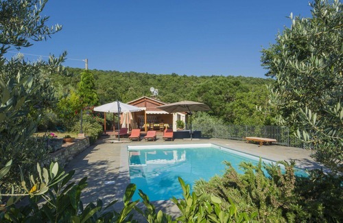 Pieve a Presciano Villa | Beautiful private villa with WIFI, private pool, TV, patio, pets allowed and panoramic view