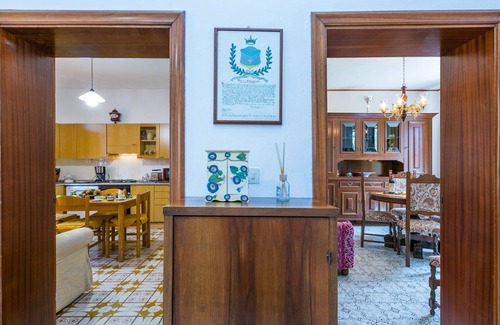 Montefollonico House | Beautiful private villa for 5 people with WIFI, A/C, TV, patio, pets allowed and panoramic view