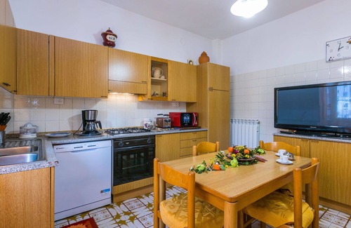 Montefollonico House | Beautiful private villa for 5 people with WIFI, A/C, TV, patio, pets allowed and panoramic view