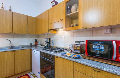 Montefollonico House | Beautiful private villa for 5 people with WIFI, A/C, TV, patio, pets allowed and panoramic view