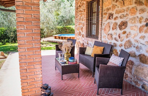 La Pesta House | Beautiful private villa for 4 people with WIFI, private pool, A/C, TV, patio and pets allowed