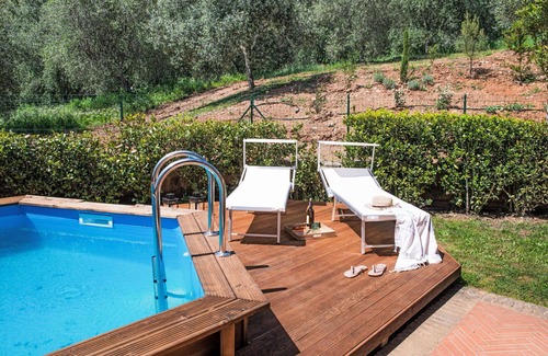 La Pesta House | Beautiful private villa for 4 people with WIFI, private pool, A/C, TV, patio and pets allowed