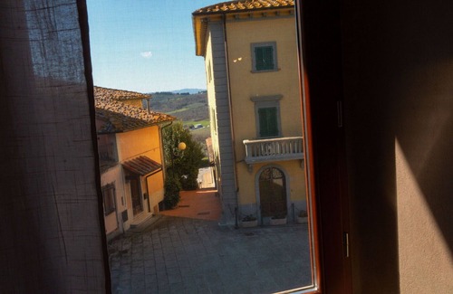 Pergine Valdarno House | Beautiful private villa for 4 guests with WIFI, A/C, patio and pets allowed, close to Arezzo