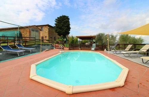 Torrita di Siena Villa | Beautiful private villa for 15 people with WIFI, private pool and TV, close to Montepulciano