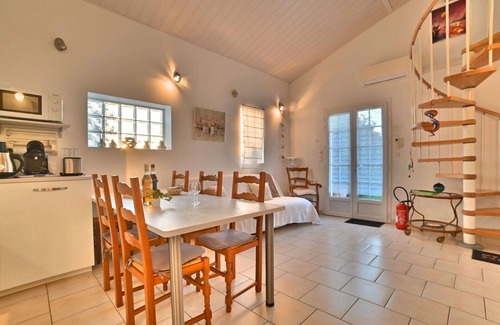 La Remigeasse House | Beautiful private villa for 4 guests with WIFI, TV, terrace and pets allowed