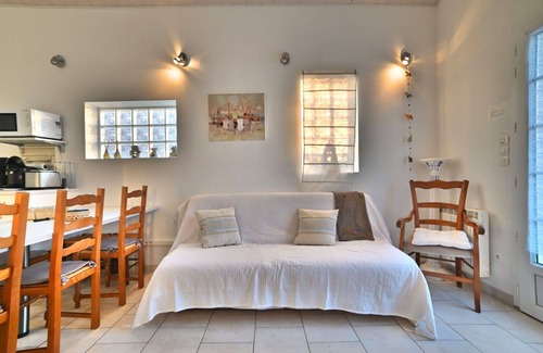 La Remigeasse House | Beautiful private villa for 4 guests with WIFI, TV, terrace and pets allowed