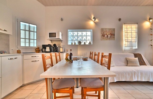 La Remigeasse House | Beautiful private villa for 4 guests with WIFI, TV, terrace and pets allowed
