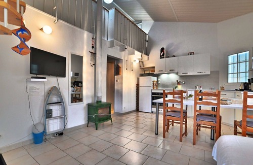 La Remigeasse House | Beautiful private villa for 4 guests with WIFI, TV, terrace and pets allowed